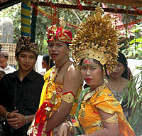Balinese bruiloft: onze vrienden I Gusti Nyoman Kantun en Ni Gusti Ayu Juliati