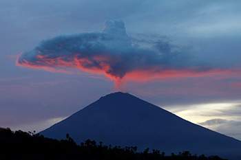 Agungs eerste uitbarsting - 21 november 2017