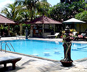 zwembad bij Kuta resort